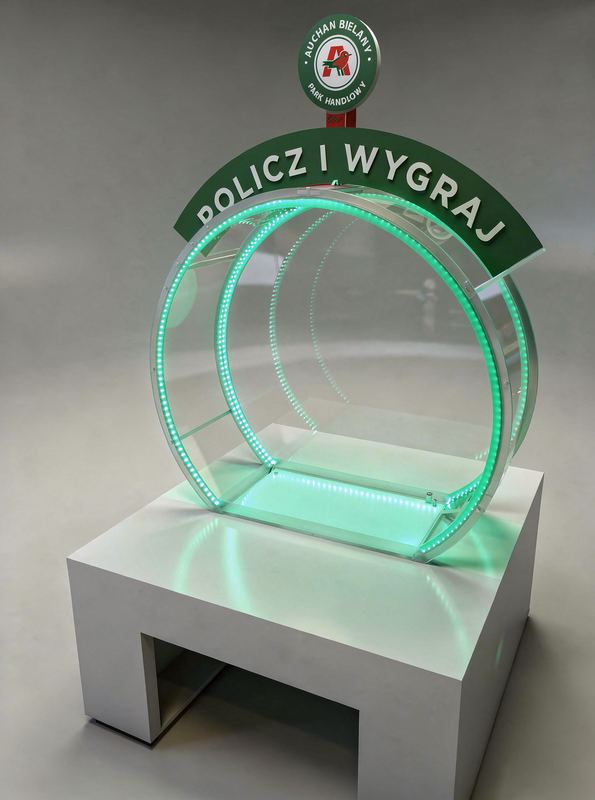 Instalacja LED eventowa z plexi realizacja Auchan podświetlenie