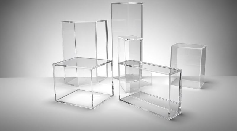 Podest jubilerski z plexi bezbarwnej ekspozycja biżuterii