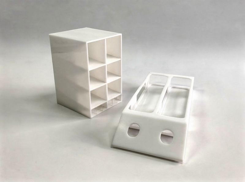 Organizer z plexi białej na elementy techniczne biuro